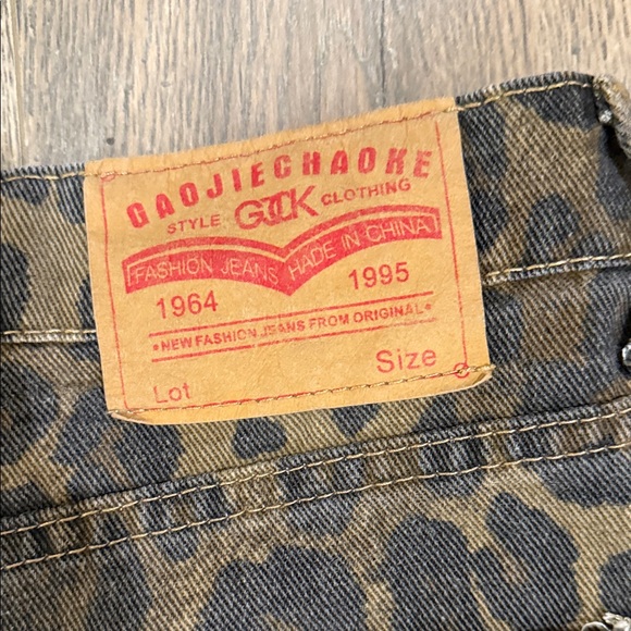 Amazon High Rise Leopard Print Jeans - Picture 3 of 3